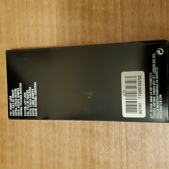 MAC #22 Lashes - Picture 3 of 4